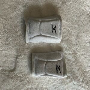 White kneepads children’s medium